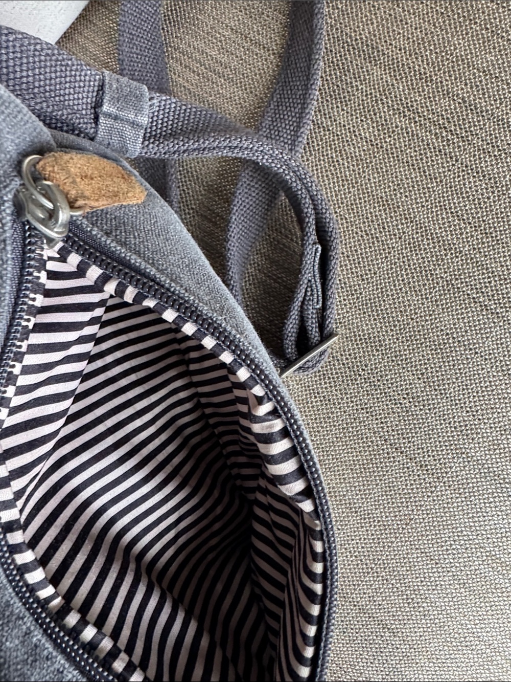 Travelon Gray and Blue Canvas Messenger Crossbody - Picture 5 of 7